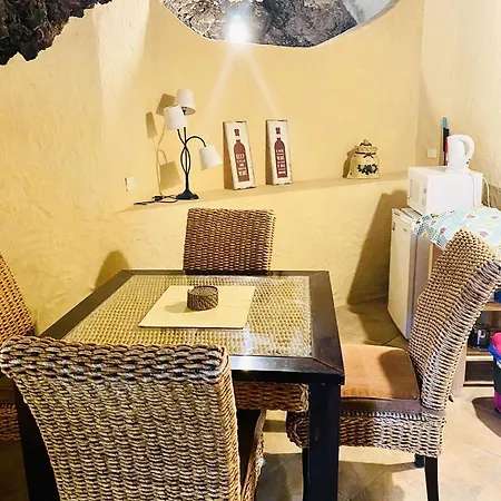 Large Heated Pool, Hot Tub, Bar, Games Room, Gym, 2 Caves, New Outdoor Kitchen فيلة *